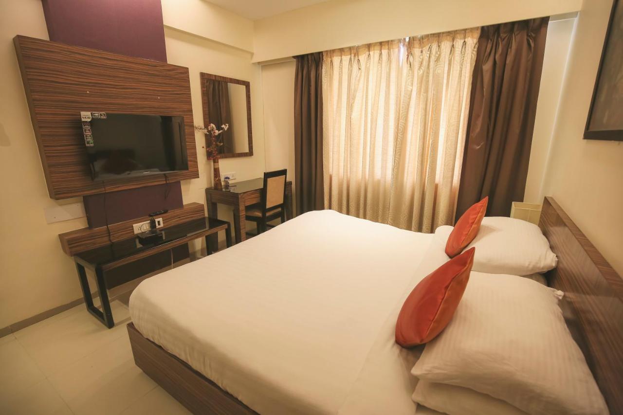 Hotel The Gold Haven Pune Esterno foto